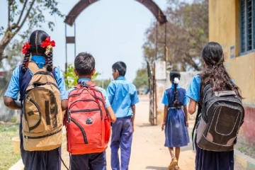 ரெட் அலர்ட் எதிரொலி.. இன்று சென்னை மாவட்ட பள்ளி, கல்லுரிகளுக்கு விடுமுறையா?