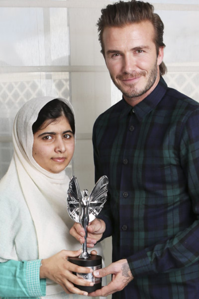 இளம்பெண்ணின் தோளில் கைபோட்ட இளவரசர் ஹரி: கையை தள்ளிவிட்ட தாய் | Prince Harry Hand Shoved By Malala Mother இளம்பெண்ணின் தோளில் கைபோட்ட இளவரசர் ஹரி: கையை தள்ளிவிட்ட தாய் | Prince Harry Hand Shoved By Malala Mother