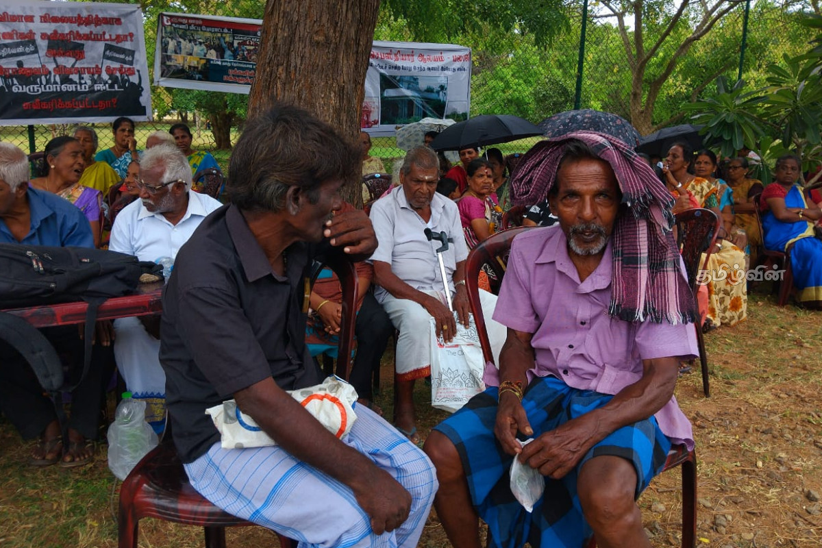 இராணுவ கொமாண்டோ பங்களா முன் 8ஆவது வாராமாக தொடரும் போராட்டம் - மக்களின் முக்கிய கோரிக்கை | Protest Continues For 8Th Week In Valikamam இராணுவ கொமாண்டோ பங்களா முன் 8ஆவது வாராமாக தொடரும் போராட்டம் - மக்களின் முக்கிய கோரிக்கை | Protest Continues For 8Th Week In Valikamam