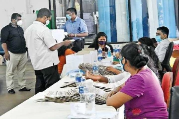 அரச ஊழியர்கள் வெளிநாட்டில் தொழில் புரிய விடுமுறை