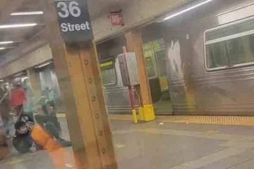 அமெரிக்காவில் பயணிகள் மீது இடம்பெற்ற துப்பாக்கிச் சூடு