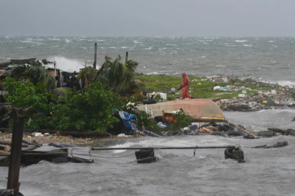 ඉතිහාසයේ බිහිසුණුම සුළි කුණාටුව - බ්රිතාන්යයන්ට වැදගත් නිවේදනයක් මෙන්න | Britain Braces For Worst Ever Hurricane ඉතිහාසයේ බිහිසුණුම සුළි කුණාටුව - බ්රිතාන්යයන්ට වැදගත් නිවේදනයක් මෙන්න | Britain Braces For Worst Ever Hurricane