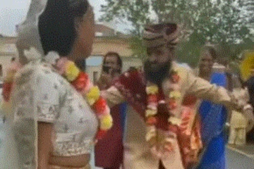 வேற லெவலில் குத்தாட்டம் போட்ட மணமகன்.... தெறிக்க விடும் லைக்குகள்!