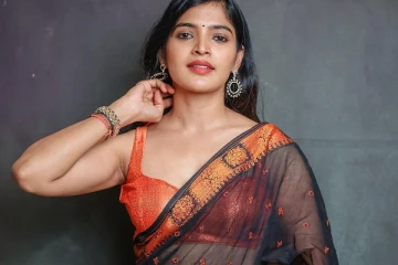 ட்ராஸ்பரென்ட் சேலையில் ஹாட் போஸ் கொடுத்த நடிகை சச்சிதா ஷெட்டி