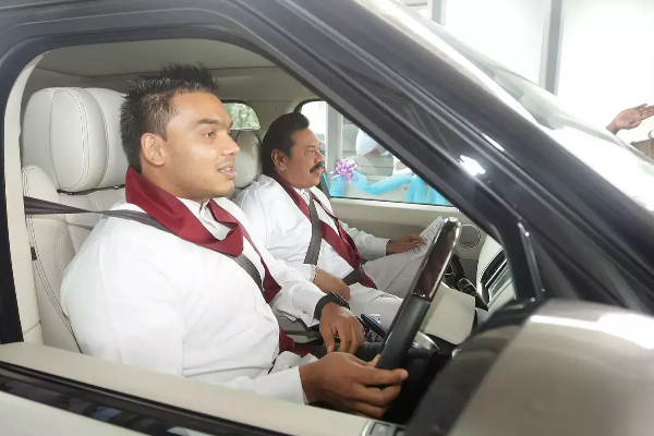 என் தந்தையோ நானோ.. இலங்கையை விட்டு வெளியேறும் எண்ணம் அறவே இல்லை! நாமல் தகவல் | Namal Mahinda Escape News Political