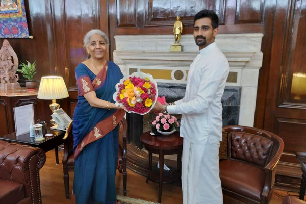 இலங்கையின் முக்கிய அரசியல் கட்சிக்கு இந்திய நிதியமைச்சர் அளித்த உறுதிமொழி (படங்கள்) | Sri Lankan Politicians Met India Finance Minister