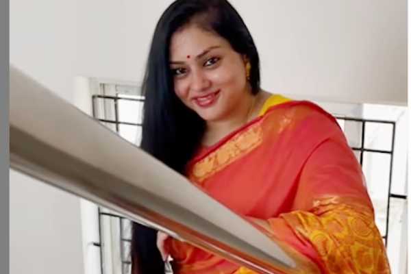 அதையெல்லாம் கேட்டு மோசமாக பேசினார்!! கோவில் அதிகாரியால் புலம்பிய நடிகை நமீதா.. | Namitha Complains About Madurai Meenakshi Amman அதையெல்லாம் கேட்டு மோசமாக பேசினார்!! கோவில் அதிகாரியால் புலம்பிய நடிகை நமீதா.. | Namitha Complains About Madurai Meenakshi Amman