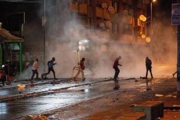 இந்திய வம்சாவளியினர் - கருப்பினத்தவர் இடையே பதற்றநிலை!