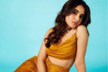 சேலையில் படுசூடான போஸ்!! சிவகார்த்திகேயன் பட நடிகை பிரியங்காவின் போட்டோஷூட்..