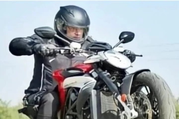 வலிமை படத்தில் அமைந்துள்ள பைக் ரேஸ் காட்சிகள், செம்ம உற்சாகத்தில் ரசிகர்கள் புகைப்படத்துடன் இதோ..