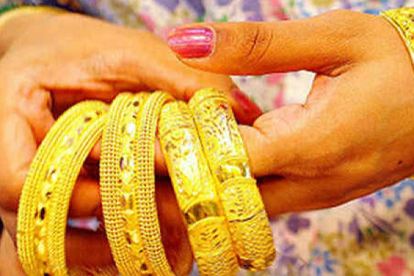 தொடர் சரிவில் தங்கம் விலை; இல்லத்தரசிகள் மகிழ்ச்சி! | Gold Price In Continuous Decline