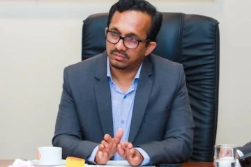 ඇමති සුනිල් හඳුන්නෙත්ති ට ඉංග්‍රීසි බැරිද ? සමුළුවට ගිහින් මොකක්ද කරගත්තේ ?