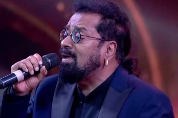 பாடகர் ஹரிஹரனா இது, ஆளே மாறி அடையாளமே தெரியலையே.. ஷாக்கிங் போட்டோ