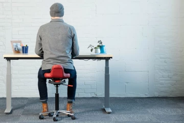 கதிரையில் அமர்ந்திருந்தவர் திடீரென உயிரிழப்பு