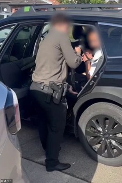 aussie youth arrested for import cocaine from mexico