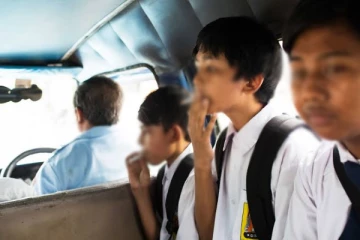 பாடசாலைகளுக்கு அருகில் மாணவர்களுக்கு சிகரெட் விற்பனை :கடை உரிமையாளர்கள் சிக்கினர்