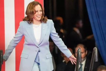 ட்ரம்பை முந்தும் கமலா ஹரிஸ்: கருத்துக்கணிப்புகள்