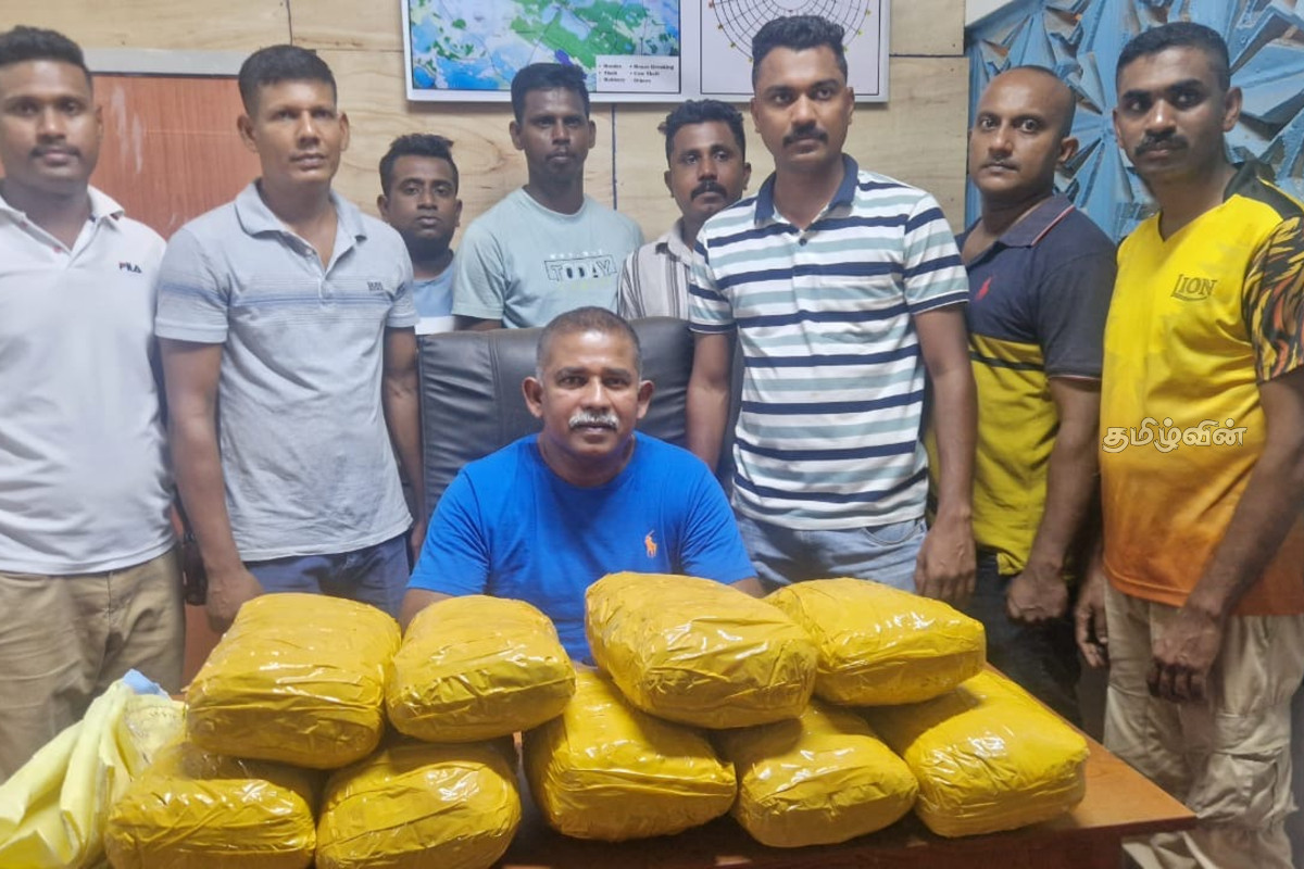 வடமராட்சி காட்டுப் பகுதியில் குற்றத்தடுப்பு பிரிவினரால் கண்டெடுக்கப்பட்ட மர்மப் பொதிகள் | Crime Division Finds Mystery Packages Vadamaratchi வடமராட்சி காட்டுப் பகுதியில் குற்றத்தடுப்பு பிரிவினரால் கண்டெடுக்கப்பட்ட மர்மப் பொதிகள் | Crime Division Finds Mystery Packages Vadamaratchi