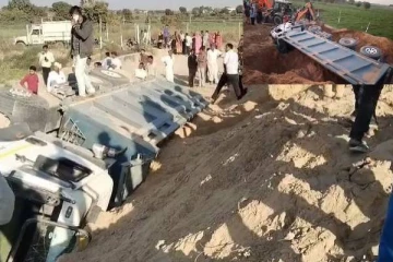 பெண்கள், குழந்தை மீது சரிந்து விழுந்த லொறி: 2 மணிநேர போராட்டத்திற்கு பின் உடல்கள் மீட்பு