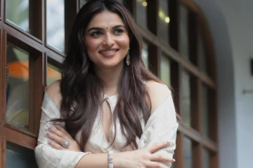 கயாடு லோஹர் ட்ரெண்டி போட்டோஷூட்