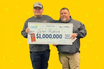 வெற்றியை ஊகித்த தாத்தா…1 மில்லியன் டாலர் லொட்டரி பரிசு அள்ளிய 18 வயது இளைஞர்!