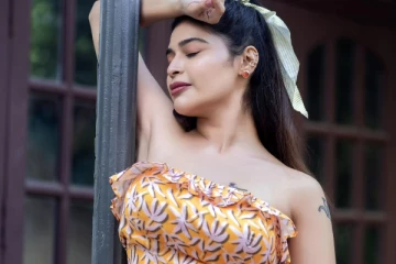 நடிகை தர்ஷா குப்தாவின் ஹாட் ஸ்டில்கள்