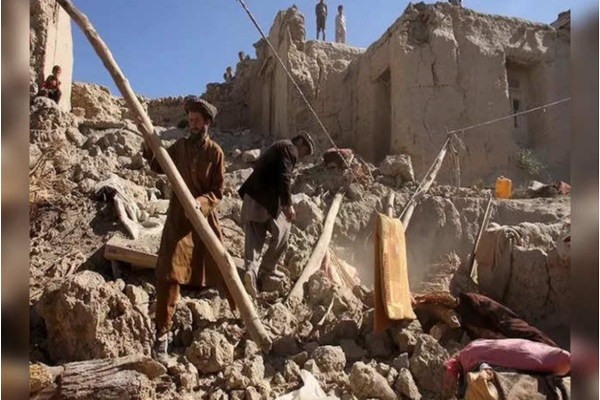 ஆப்கானிஸ்தானை உலுக்கிய சக்தி வாய்ந்த நிலநடுக்கம் - மக்கள் அலறி ஓட்டம் - 26 பேர் உயிரிழப்பு - தமிழ்நாடு