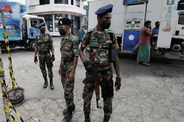 எரிபொருள் நிரப்பு நிலையத்தில் இளைஞருக்கு இராணுவ அதிகாரியால் நேர்ந்த கொடூரம்! | Kurunegala Fuel Station Army Officer Hit Man