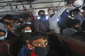 இந்தியர்கள் உட்பட புலம்பெயர்ந்தோர் பயணித்த வாகனம் மீது துப்பாக்கிச்சூடு: ஆறு பேர் பலி