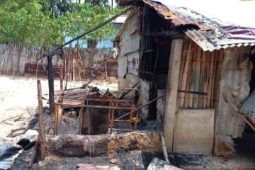 யாழில் வாள்வெட்டுக்குழு அட்டகாசம்; வீடுகள் தீக்கிரை; வெட்டுக்குமார் கைது