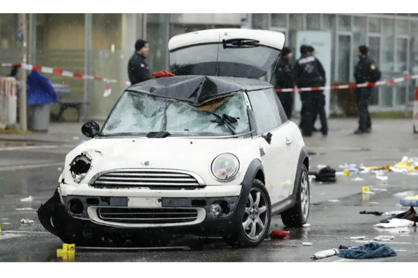 மக்கள் கூட்டத்தின் மீது காரைக்கொண்டு மோதிய புலம்பெயர்ந்தோர்: ஜேர்மனியில் வழக்கு விசாரணை துவக்கம் | Trial Begins In Munich Car Ramming In Rally Case மக்கள் கூட்டத்தின் மீது காரைக்கொண்டு மோதிய புலம்பெயர்ந்தோர்: ஜேர்மனியில் வழக்கு விசாரணை துவக்கம் | Trial Begins In Munich Car Ramming In Rally Case