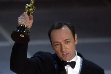 ஆண்களுக்கு பாலியல் தொல்லை - பிரபல ஹாலிவுட் நடிகர் மீது வழக்கு.. ரசிகர்கள் அதிர்ச்சி!