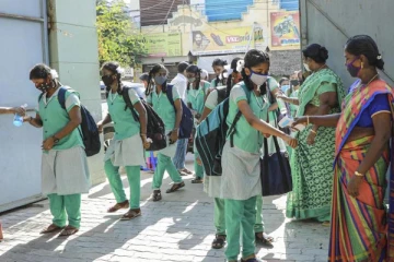 தமிழகம் முழுவதும் இன்று முதல் பள்ளிகள் திறப்பு