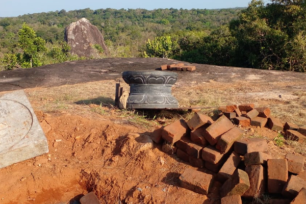 விகாரை என்றால் கட்டலாம் - கோவில் என்றால் இடிப்பா..! | Vedukunari Hill Adilingeswarar Temple Idols Broken