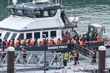 70 சிறுவர்களை தடுப்புக் காவலில் அடைத்த பிரித்தானியா