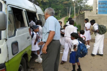 பாடசாலை பேருந்து சேவை இடம்பெறாது - நெருக்கடியில் ஆரம்பபிரிவு மாணவர்கள்