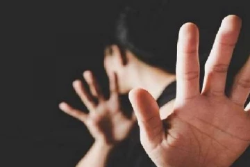 12 வயது சிறுமி வன்கொடுமை.. உடலில் பற்காயங்கள்.. பிறப்புறுப்பில் கடினமான பொருள்