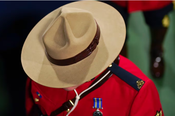 கனடாவில் பொலிஸாருக்கு எதிராக 400க்கும் மேற்பட்ட குற்றச்சாட்டுகள் | More Than 400 Rcmp Members Accused கனடாவில் பொலிஸாருக்கு எதிராக 400க்கும் மேற்பட்ட குற்றச்சாட்டுகள் | More Than 400 Rcmp Members Accused