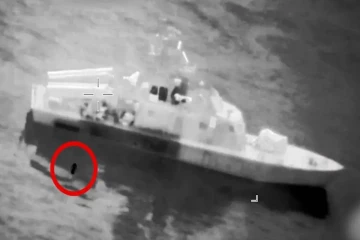 ஹோர்முஸ் நீரிணை அருகே சரக்குக் கப்பல் மீது தாக்குதல் : அமெரிக்க விடுத்துள்ள எச்சரிக்கை