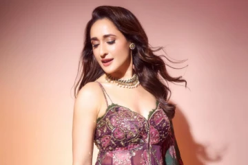 பிரக்யா ஜெய்ஸ்வால் அழகிய போட்டோஷூட்