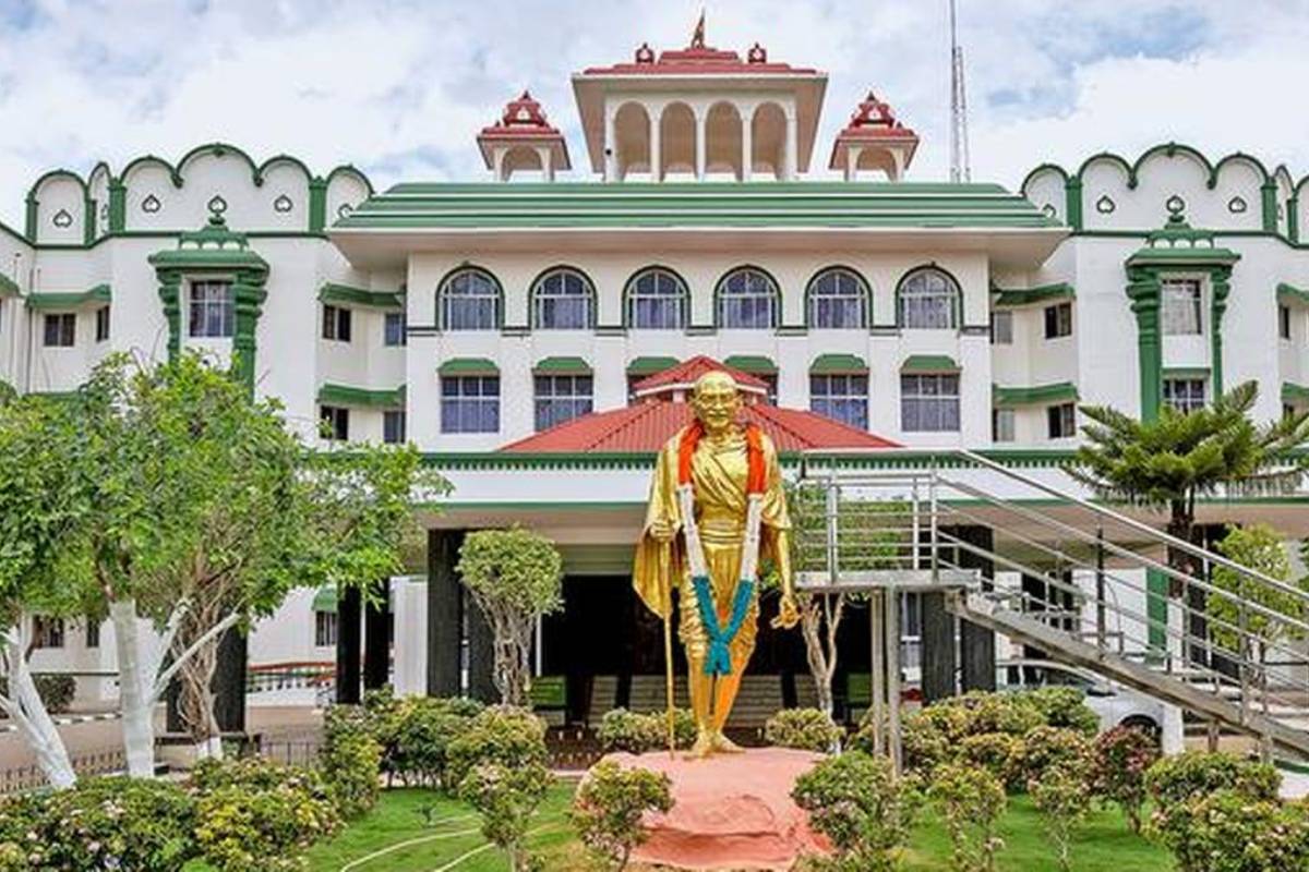 தமிழ்நாட்டில் பைக் டாக்ஸி இயக்கினால் அபராதம் - நீதிமன்றத்தில் தமிழக அரசு வாதம் | Tn Govt Says Fine For Operate Bike Taxi In Court தமிழ்நாட்டில் பைக் டாக்ஸி இயக்கினால் அபராதம் - நீதிமன்றத்தில் தமிழக அரசு வாதம் | Tn Govt Says Fine For Operate Bike Taxi In Court