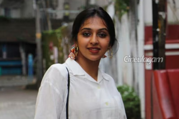 லட்சுமி மேனன் தலைமறைவு சர்ச்சை.. வந்த புது ட்விஸ்ட் | Lakshmi Menon Gets Anticipatory Bail