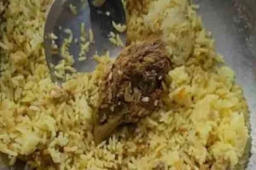 பிரியாணிக்குள் கிடந்த தலை : வாங்கியவருக்கு ஏற்பட்ட அதிர்ச்சி