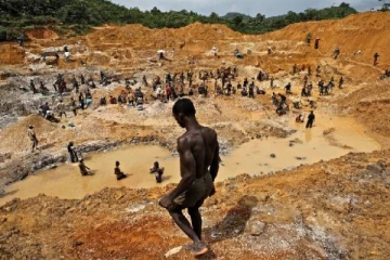 தங்கச் சுரங்கம் இடிந்து விழுந்து 70 பேர் பரிதாபமாக மரணம்.., மண்ணில் புதைந்த நூற்றுக்கணக்கானோர்