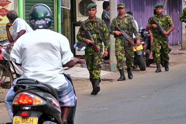 யாழில் STFஆல் திடீரென சுற்றிவளைக்கப்பட்ட முச்சக்கர வண்டி ; 19 வயது இளைஞன் செய்த செயல் அம்பலம் | Three Wheeler Suddenly Surrounded By Stf In Jaffna