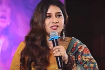 நண்பருடன் ஆட்டம் போடும் விஜே பிரியங்கா! யார் பிரு இது என்று கேட்கும் ரசிகர்கள்..