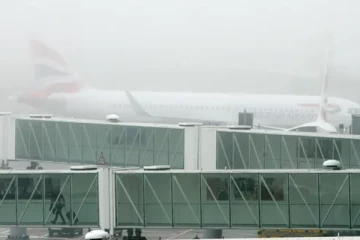 சீரற்ற வானிலை ; 80 பிரிட்டிஷ் ஏர்வேஸ் விமானங்கள் ரத்து!