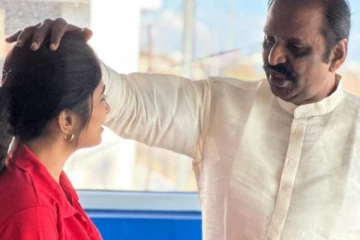 வைரமுத்துவுடன் சீரியல் நடிகை எடுத்த புகைப்படம்! சின்மயி-க்கு பதிலடி கொடுத்த விஜே அர்ச்சனா