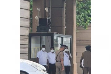 அரச தலைவர் செயலகத்தின் நுழைவாயிலுக்கு அருகில் சிக்னல் ஜாமர்கள்