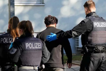 குழந்தைகள் உட்பட புலம்பெயர்வோர் 23 பேரை எல்லையில் தடுத்து நிறுத்திய ஜேர்மன் பொலிசார்